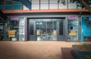 escaparate de tienda locales-centro-comercial-torre-sevilla-cristaleriayaluminios-guzman-3_0