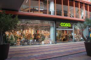escaparate de cristal locales-torre-sevilla-tienda-casa-cristaleriayaluminios-guzman-2