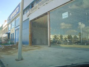 Escaparate Concesionario Audi Huelva - Cristaleria y Aluminios Guzmán