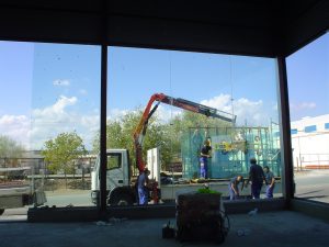 Escaparate Concesionario Hyundai Cantillana - Cristalería y Aluminios Guzmán